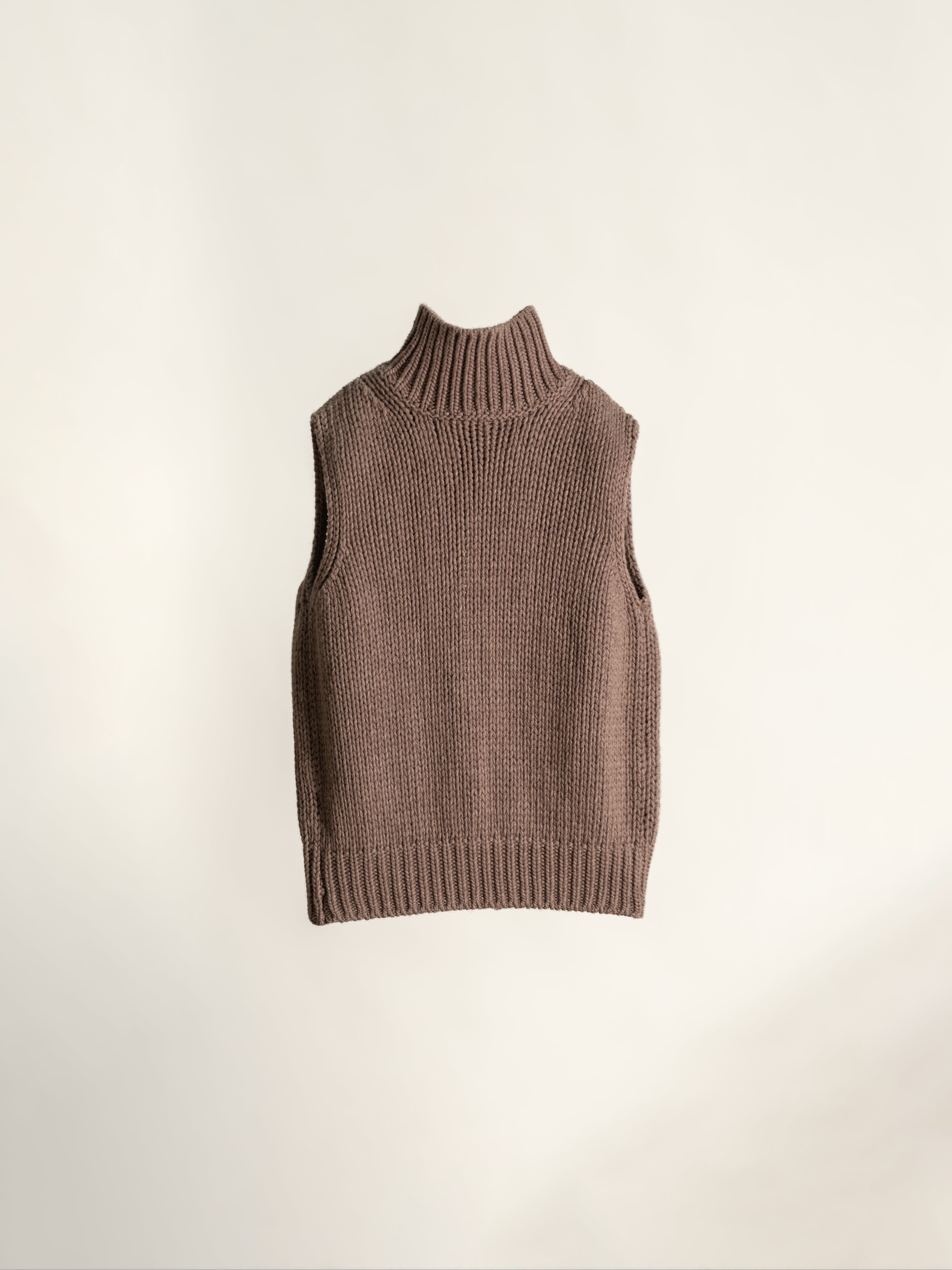 Cashmere Mix Slevelees Top