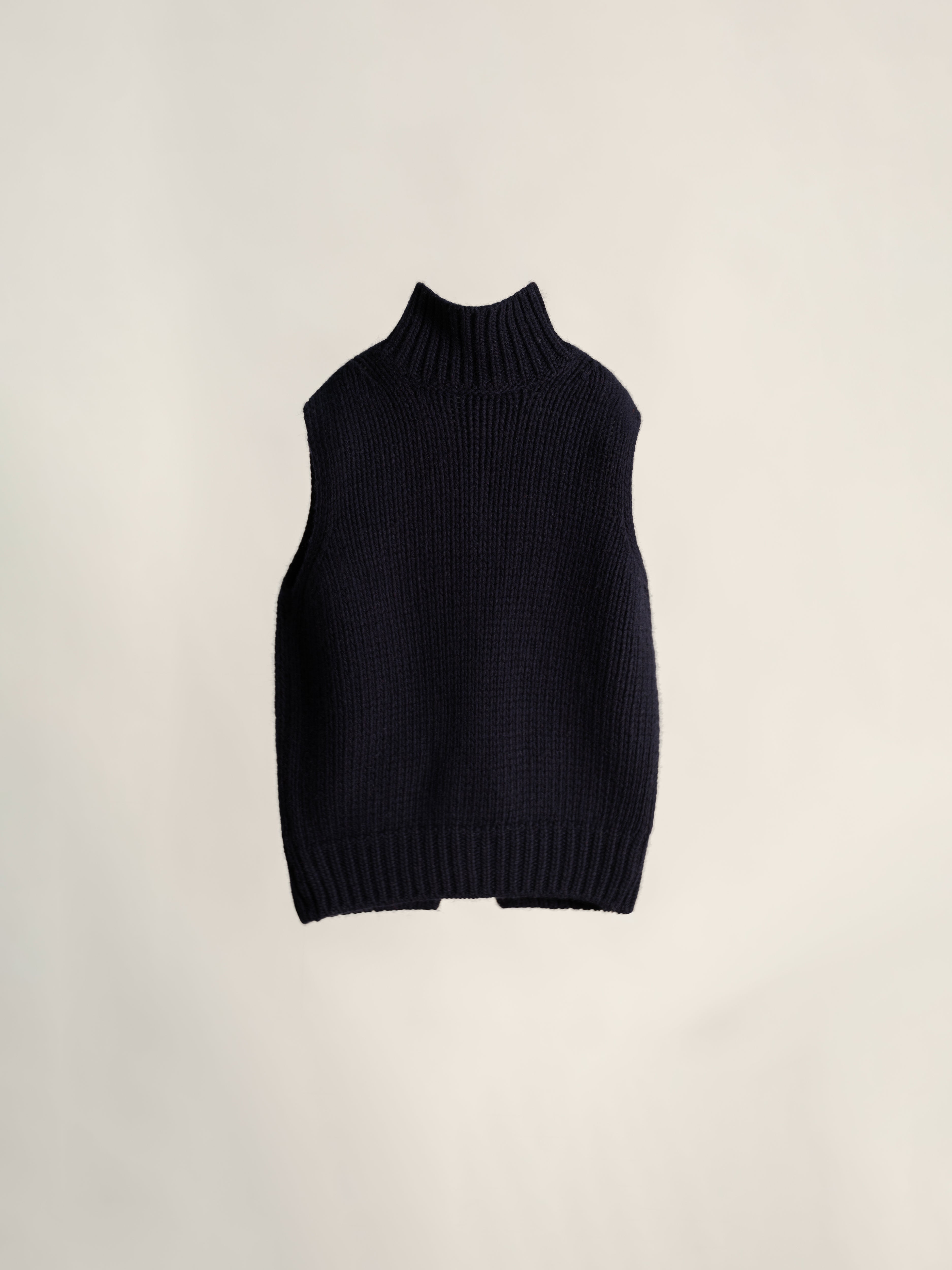 Cashmere Mix Slevelees Top